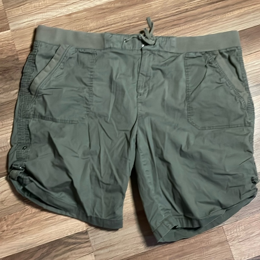 Intro love the fit green shorts